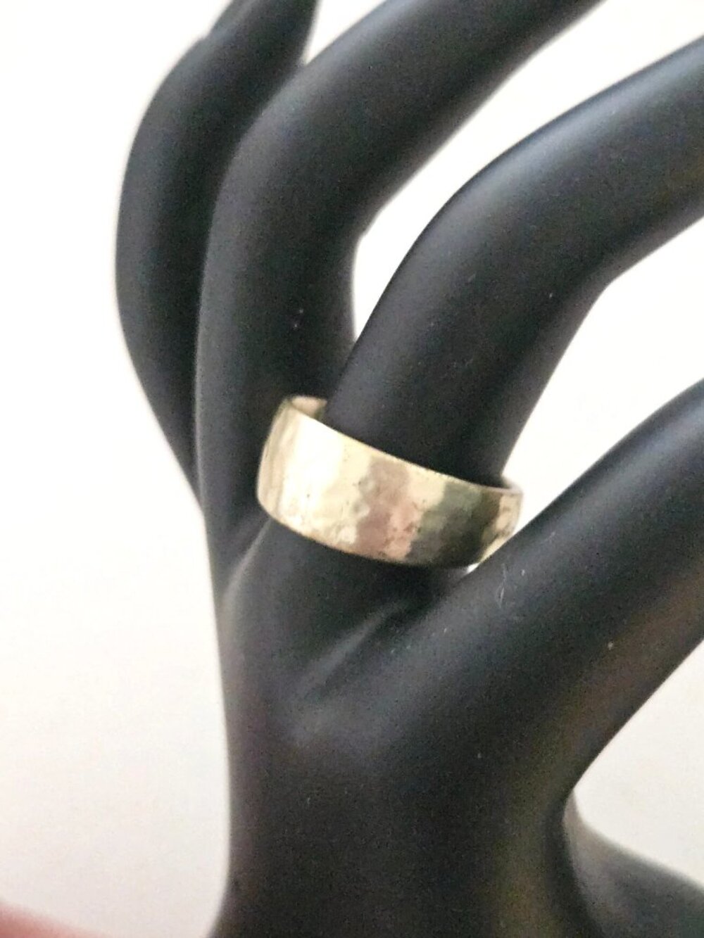 Kendra Scott Hammered Gold Ring Band with Gift Pouch Size 7.75